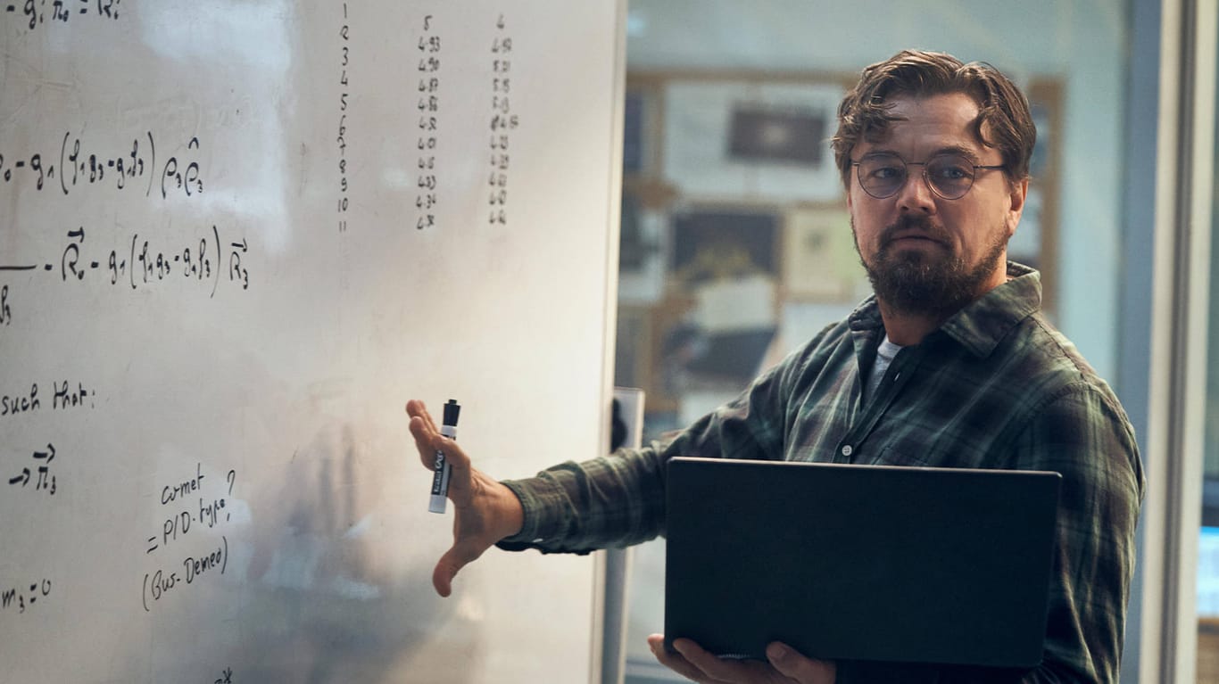 Schauspieler Leonardo DiCaprio in "Don't Look Up": Der Film spielt auf den Umgang mit der Klimakrise an. Niemand nimmt die Katastrophenwarnungen der Wissenschaftler ernst - bis es zu spät ist.