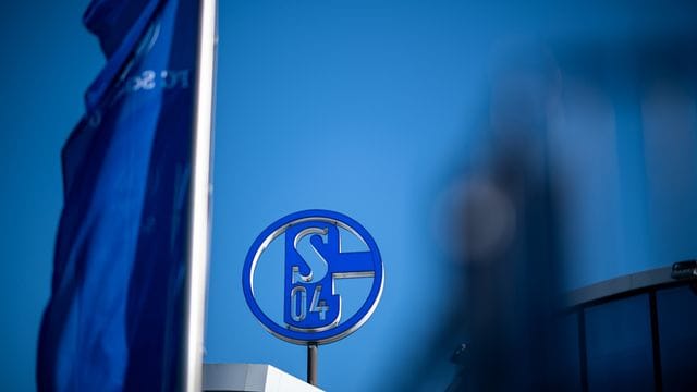 Medienberichten zufolge soll das Wohnungsunternehmen Vivawest neuer Sponsor des Fußball-Zweitligisten FC Schalke 04 werden. Medienberichten zufolge soll das Wohnungsunternehmen Vivawest neuer Sponsor des Fußball-Zweitligisten FC Schalke 04 werden.