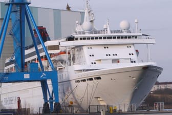 Blick in Wismar auf den örtlichen Standort der MV-Werften mit dem Wohnschiff Superstar Libra: Die Unternehmensgruppe rutschte im Januar in die Pleite.