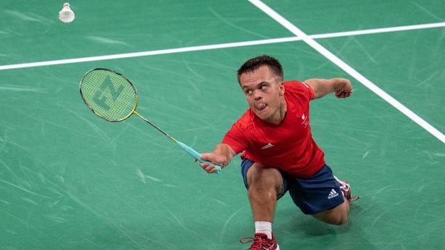 Der Badminton-Weltverband (BWF)schließt alle russischen und weißrussischen Sportler von internationalen Turnieren aus. Der Badminton-Weltverband (BWF)schließt alle russischen und weißrussischen Sportler von internationalen Turnieren aus.
