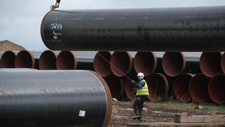 Inzwischen sind die Bauarbeiten an der Pipeline Nord Stream 2 abgeschlossen: Doch klimafreundliche Energiequellen wie Wind und Solar sorgen für größere Unabhängigkeit. Auch geopolitisch.