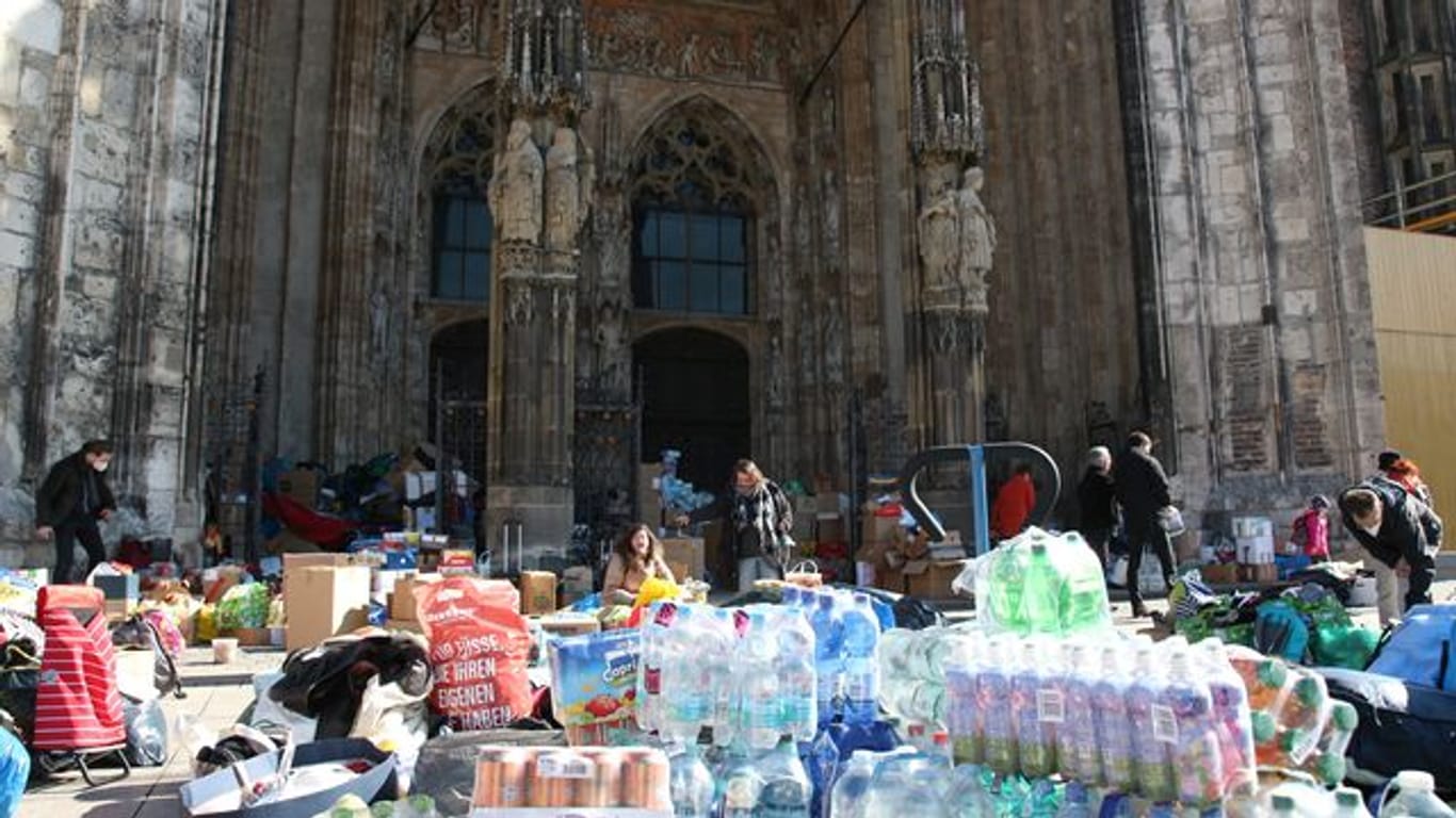 Menschen in Ulm sammeln Hilfsgüter für Ukraine
