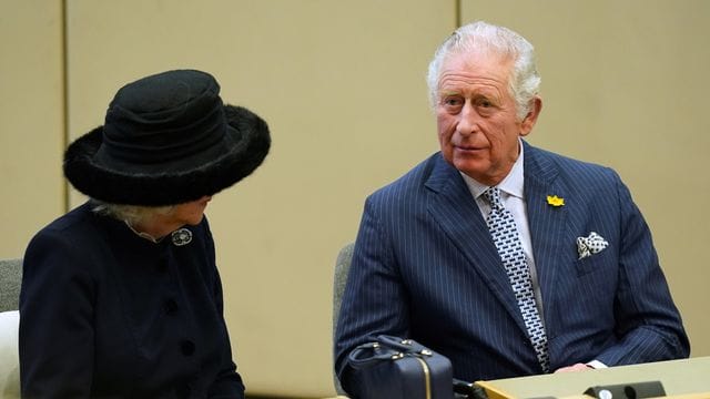 Prinz Charles und Herzogin Camilla beim Gedenken in Southend.