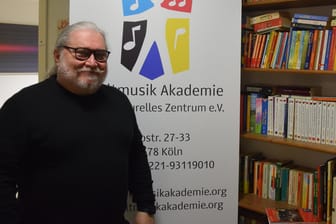 Igor Epstein: Er ist das Gesicht des Vereins "Weltmusik, Klezmer und Ästhetik Akademie Integration- und Begegnungszentrum e.V.".