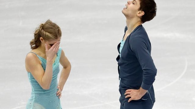 Die Paarläufer Minerva Hase (l) und Nolan Seegert können derzeit ihr Training nicht in Russland abhalten.