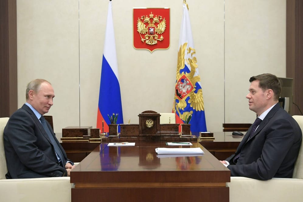 Ganz nah dran: Aleksey Mordashov 2018 im Gespräch mit Wladimir Putin. Der Oligarch fühlt sich zu Unrecht sanktioniert.