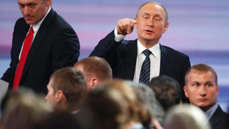 Russlands Präsident Wladimir Putin bei seiner Jahrespressekonferenz: Für den Kremlchef steigen die Kosten des Kriegs jeden Tag.