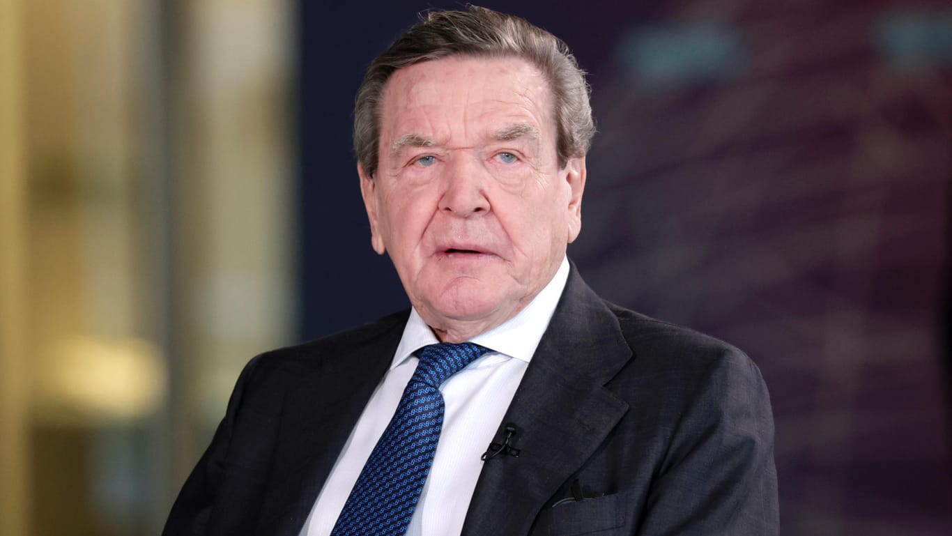 Gerhard Schröder (Archivbild): Der Berliner CDU-Chef kritisiert den Altkanzler aufgrund seiner Russland-Nähe hart.