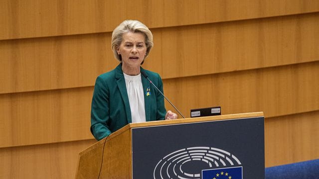 Ursula von der Leyen, Präsidentin der Europäischen Kommission, spricht während einer Plenarsitzung des Europäischen Parlaments.