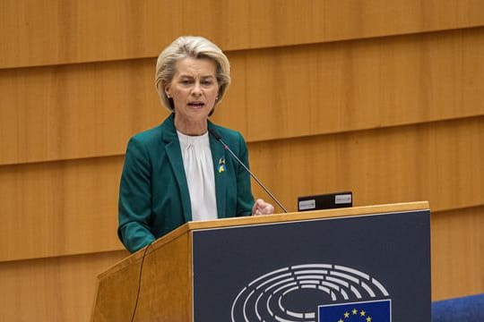 Ursula von der Leyen, Präsidentin der Europäischen Kommission, spricht während einer Plenarsitzung des Europäischen Parlaments.