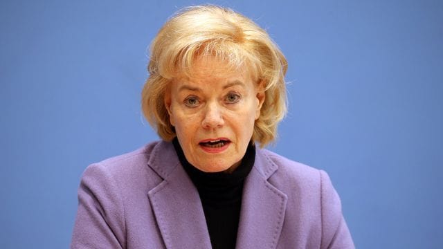 Erika Steinbach tritt aus der CDU aus und der AfD bei.