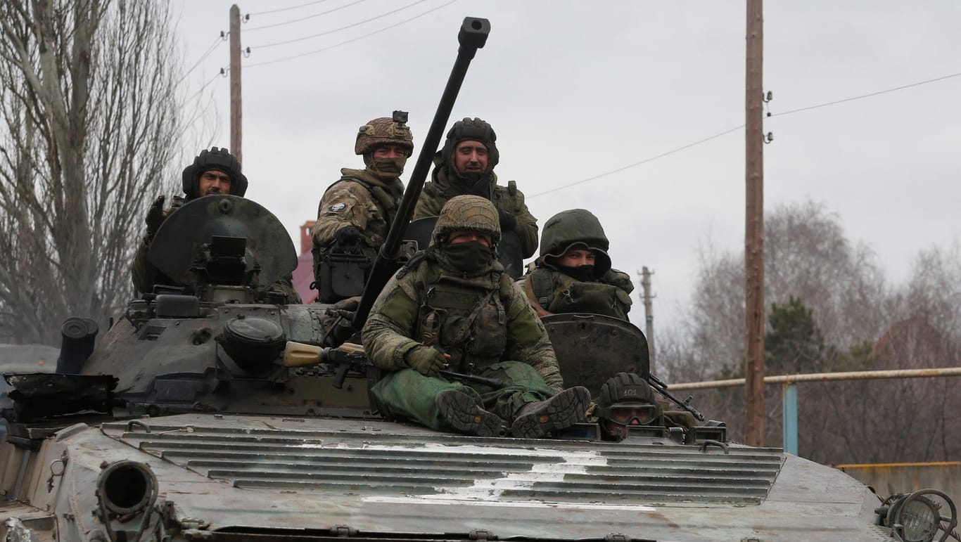 Pro-russische Separatisten in der Donbasregion: Auch in der Ostukraine haben die Kämpfe zugenommen.
