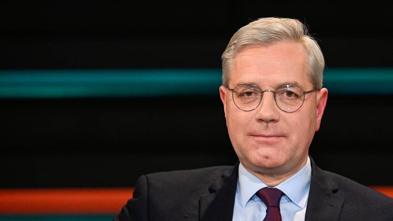 Norbert Röttgen bei der Talkshow "Lanz" (Archivbild): Er unterstützt mehr Geld für die Bundeswehr, übt aber auch Kritik an der Militärpolitik.