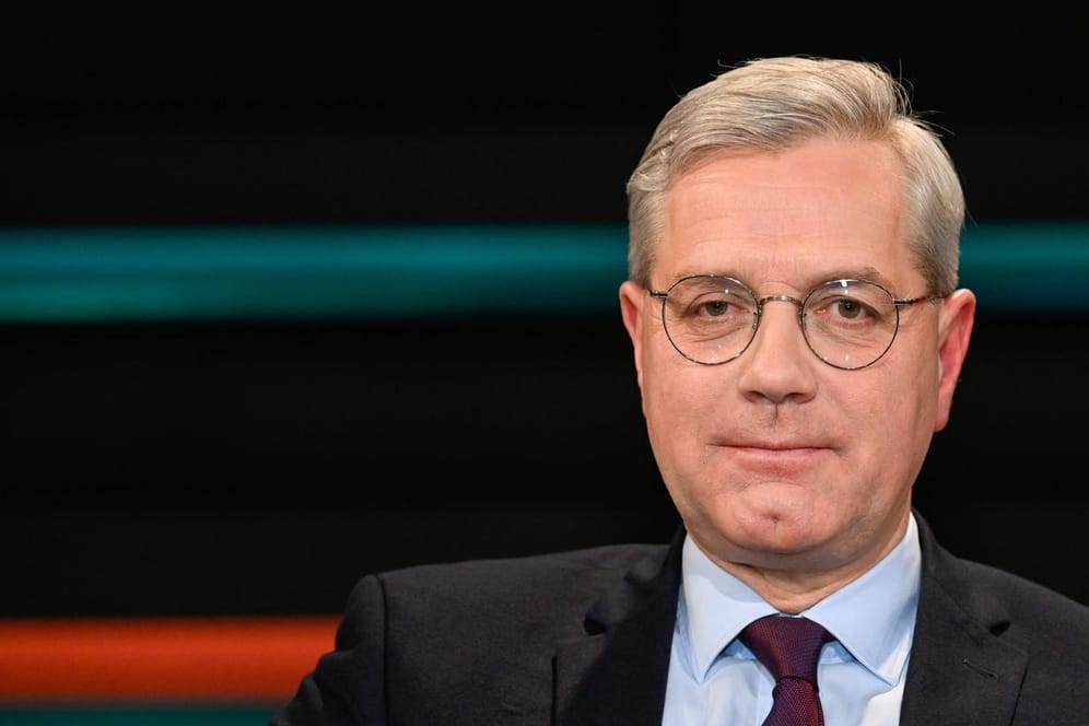 Norbert Röttgen bei der Talkshow "Lanz" (Archivbild): Er unterstützt mehr Geld für die Bundeswehr, übt aber auch Kritik an der Militärpolitik.