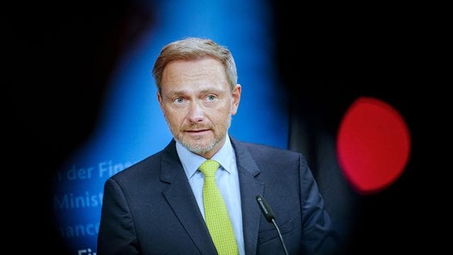 Finanzminister Christian Lindner (FDP) bei einer Pressekonferenz in Berlin. Finanzminister Christian Lindner (FDP) bei einer Pressekonferenz in Berlin.