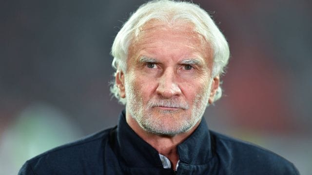 Rudi Völler hört zum Sommer als Geschäftsführer Sport bei Bayer Leverkusen auf. Rudi Völler hört zum Sommer als Geschäftsführer Sport bei Bayer Leverkusen auf.