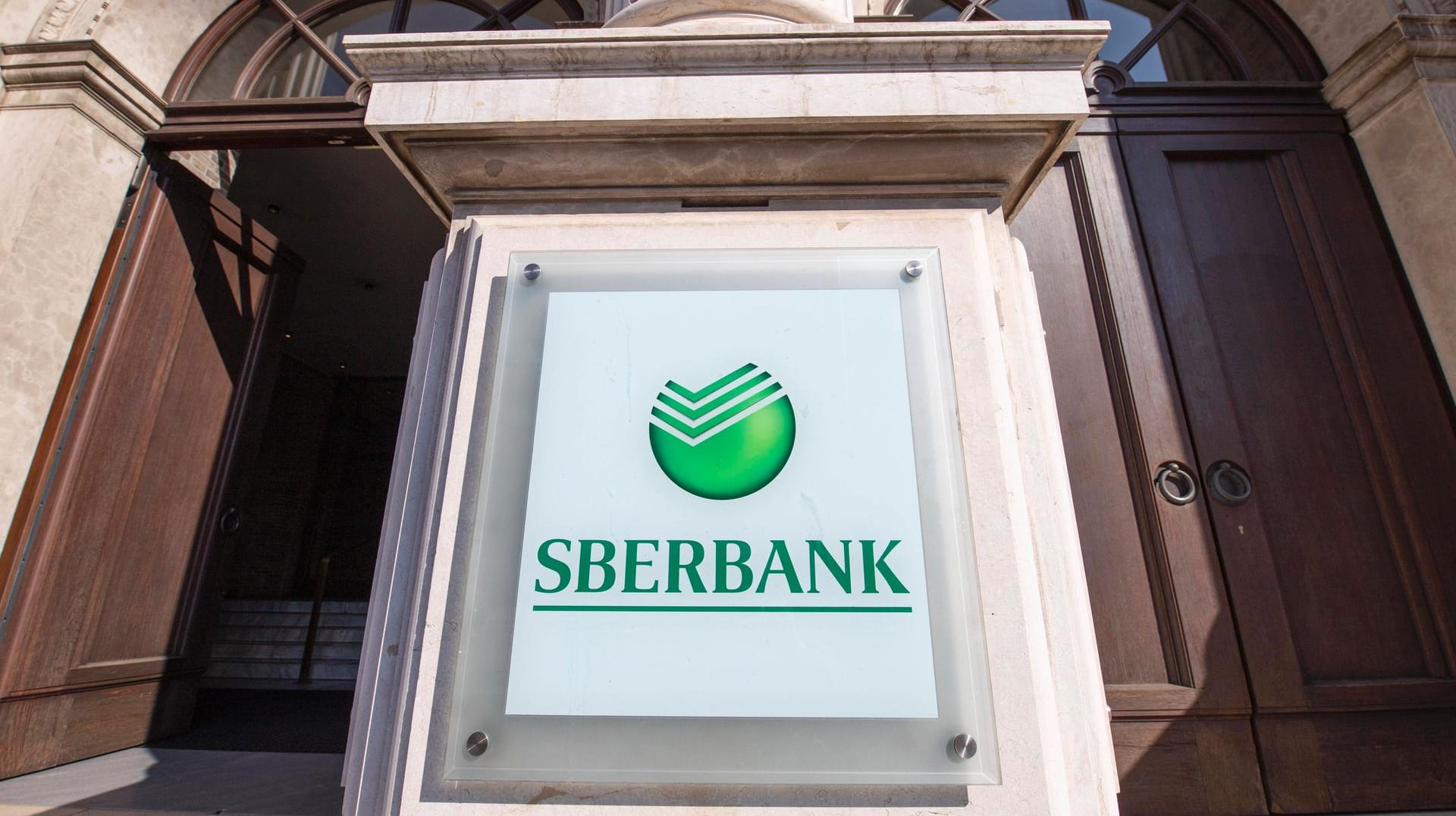 Sberbank in Wien: Die Tochter der russischen Sberbank zieht sich komplett aus Europa zurück. Sberbank in Wien: Die Tochter der russischen Sberbank zieht sich komplett aus Europa zurück.