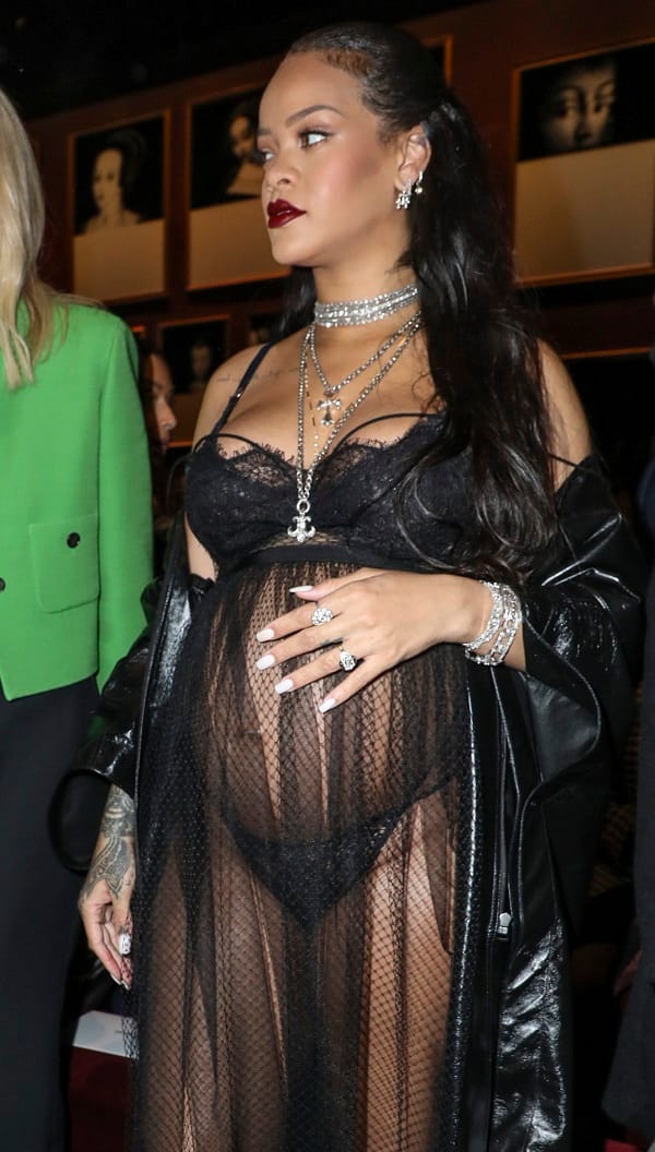 Rihanna: Die Musikerin besuchte die Fashion Week in Paris.