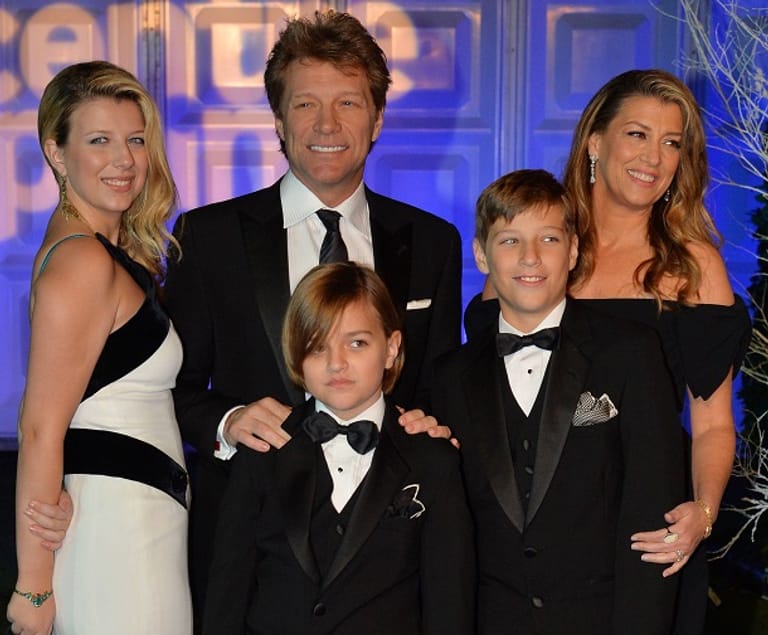 Jon Bon Jovi mit seiner Frau und den drei gemeinsamen Kindern.