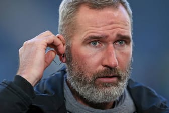 Tim Walter: Der HSV-Trainer, Spitzname "deutscher Guardiola", will im Pokal gegen den KSC die Derby-Pleite gegen Werder Bremen vergessen machen.