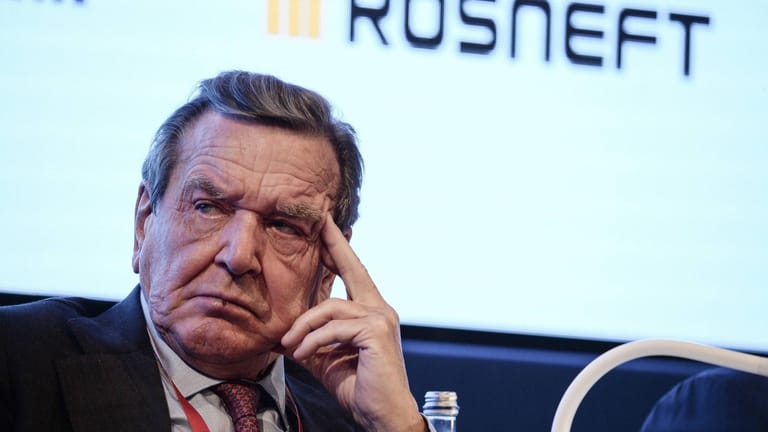 Gerhard Schröder, Alt-Kanzler und Vorstandsmitglied von Rosneft bei einem Wirtschaftstreffen (Archivbild): Er sei "nicht in der Lage, Fehler einzugestehen."