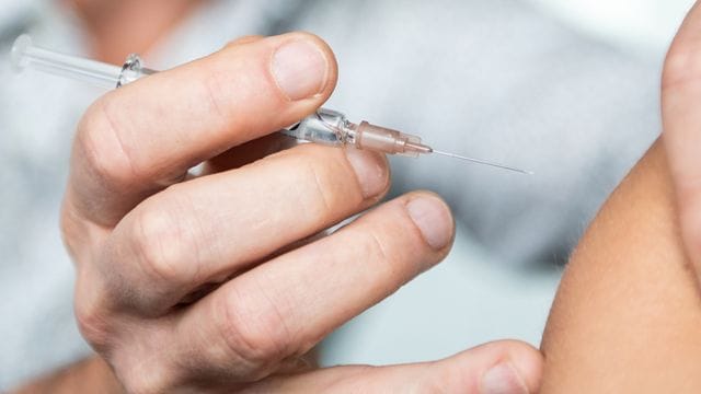 Für den bestmöglichen Schutz vor Humanen Papillomviren (HPV) braucht es zwei bis drei Impfungen.