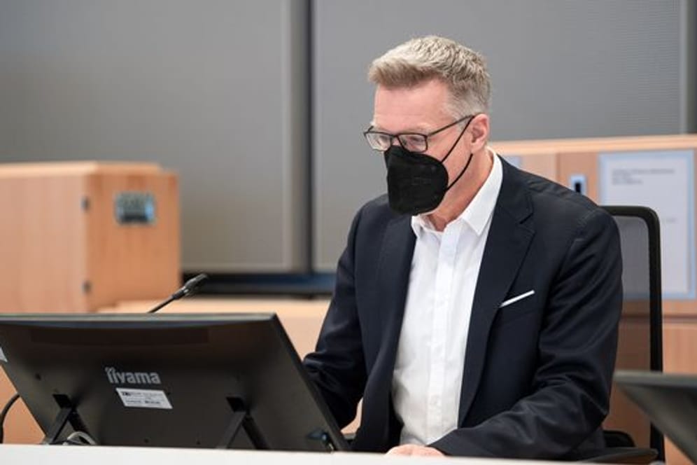 Sebastian Bührmann, der Vorsitzende Richter im Prozess gegen Ex-Vorgesetzte von Serienmörder Niels Högel, in Oldenburg.