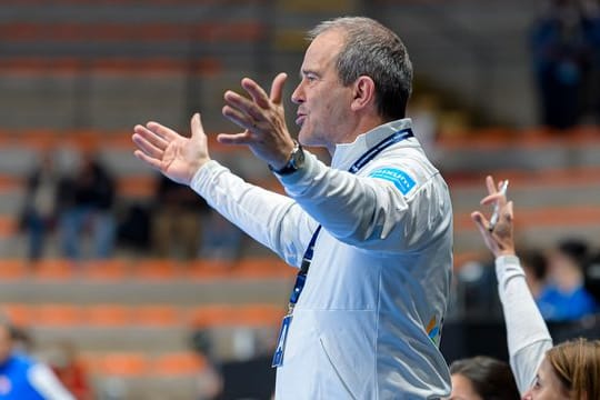 Steht beim DHB vor der Vertragsverlängerung: Frauen-Bundestrainer Henk Groener.