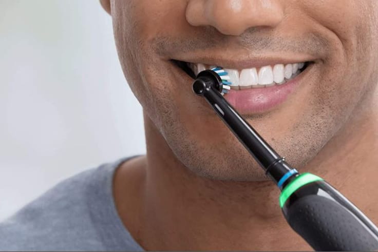 Zu seinem zehnten Geburtstag bietet der Discounter Netto die Genius X von Oral-B zum Rekord-Tiefpreis an.