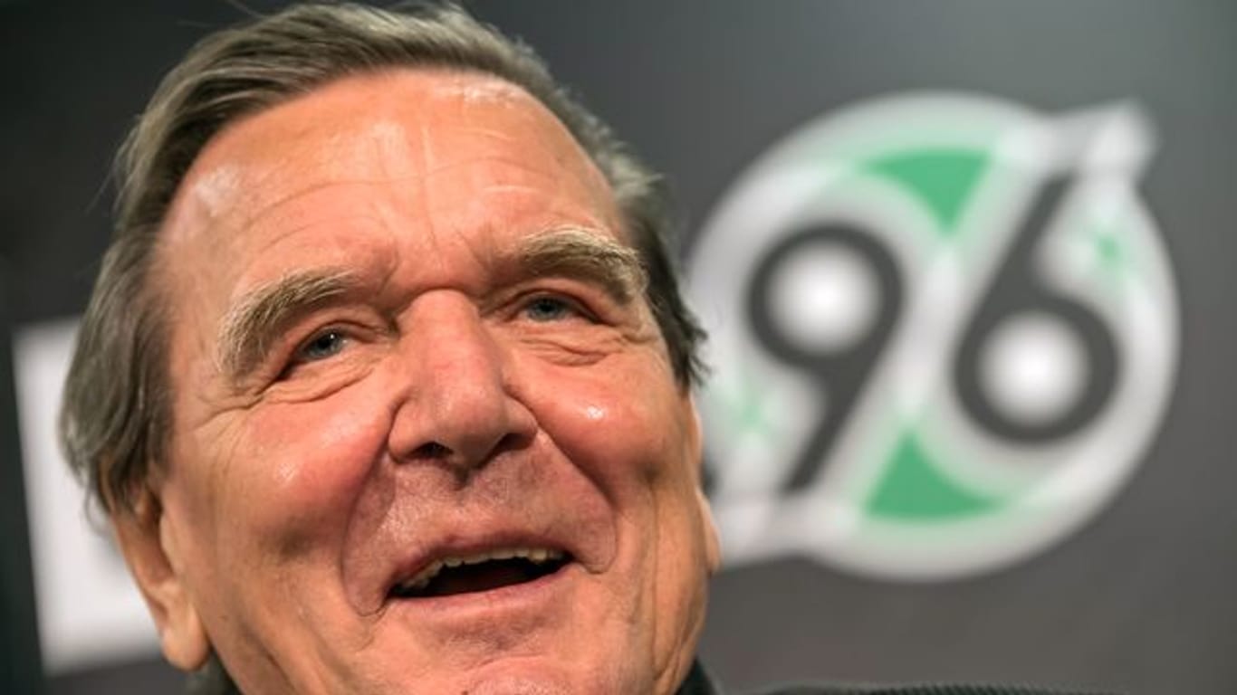Ist Fan von Zweitligist Hannover 96: Gerhard Schröder.