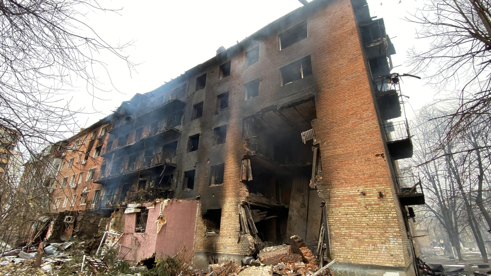 Nach russischem Raketenbeschuss auf die Stadt Wassylkiw südlich von Kiew.