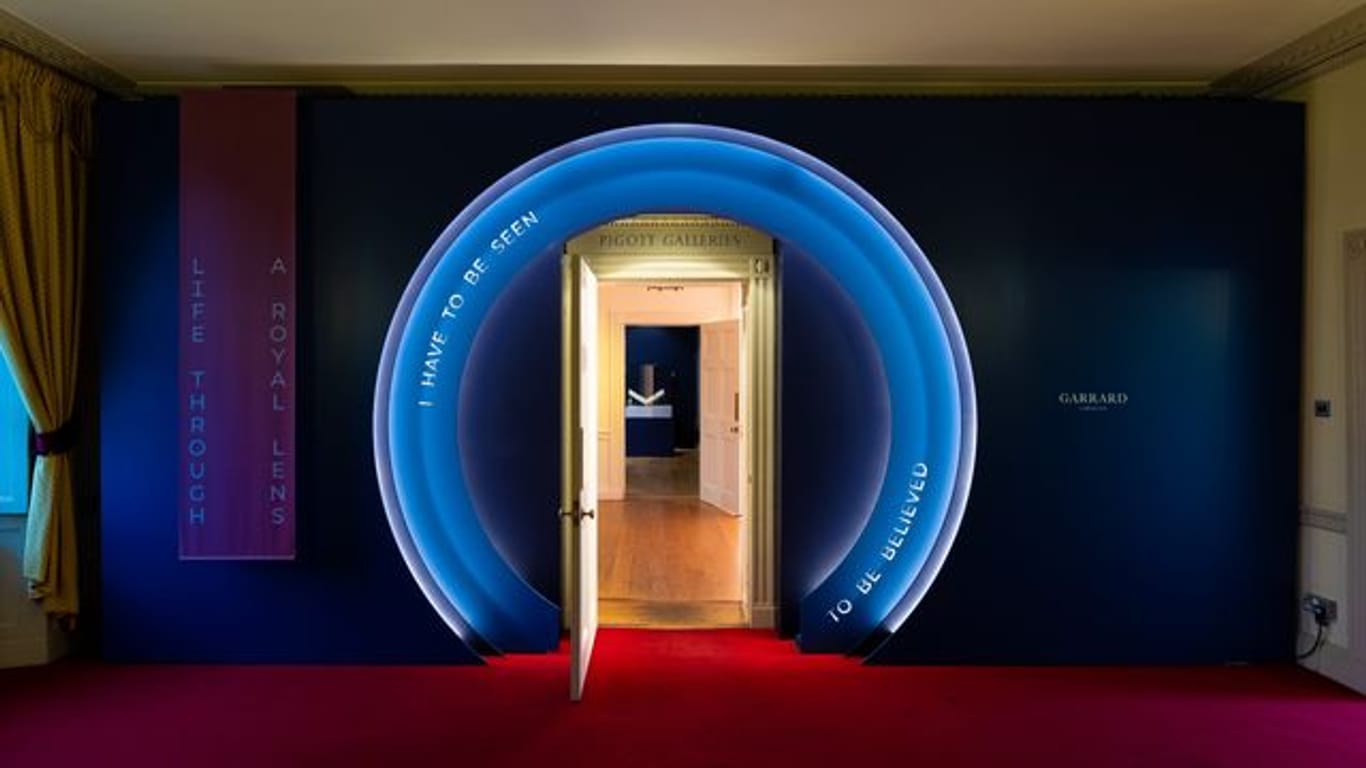Mit der Ausstellung "Life Through A Royal Lens" gewährt der Kensington-Palast Einblicke ins königliche Leben.