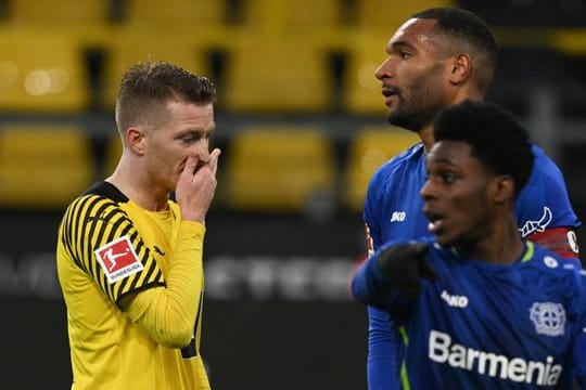 Jonathan Tah (hinten) findet, Leverkusen sollte seine besten Spieler halten.