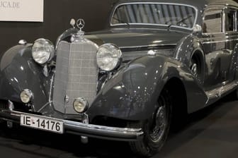 Ein Exemplar des 770 Großer Offener Tourenwagen von 1939 in einer Essener Ausstellung: "Die Regierung verurteilt die Verherrlichung der Nazi-Geschichte".