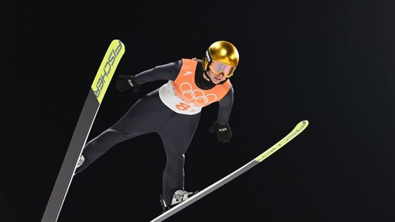 Die deutsche Skispringerin Katharina Althaus kehrt nach einer Corona-Infektion zurück.