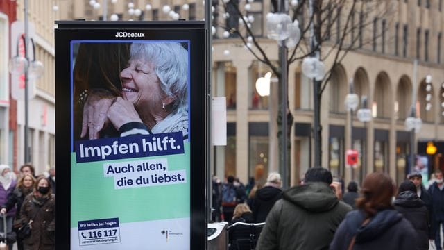 "Impfen hilft. "Impfen hilft.