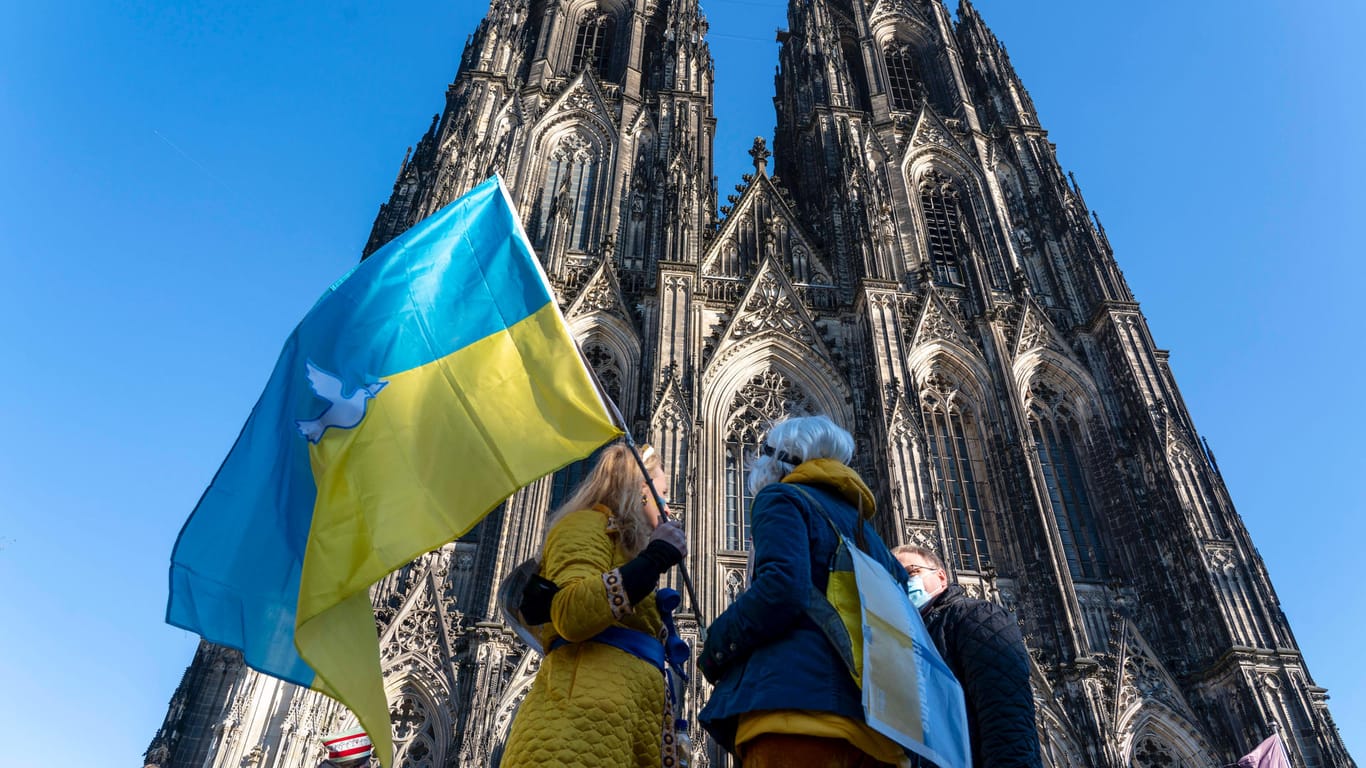 Friedensdemonstration gegen den Krieg in der Ukraine in Köln: Weltweit zeigen sich Menschen solidarisch.