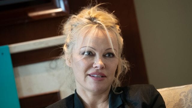 Pamela Anderson will mit Gerüchten und Falschmeldungen aufräumen.