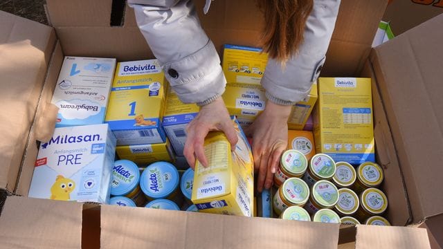 An dieser Sammelstelle von fünf befreundeten Leipzigern mit ukrainischen oder kasachischen Wurzeln werden täglich hunderte Pakete mit Hilfsgütern für die Ukraine gepackt. An dieser Sammelstelle von fünf befreundeten Leipzigern mit ukrainischen oder kasachischen Wurzeln werden täglich hunderte Pakete mit Hilfsgütern für die Ukraine gepackt.