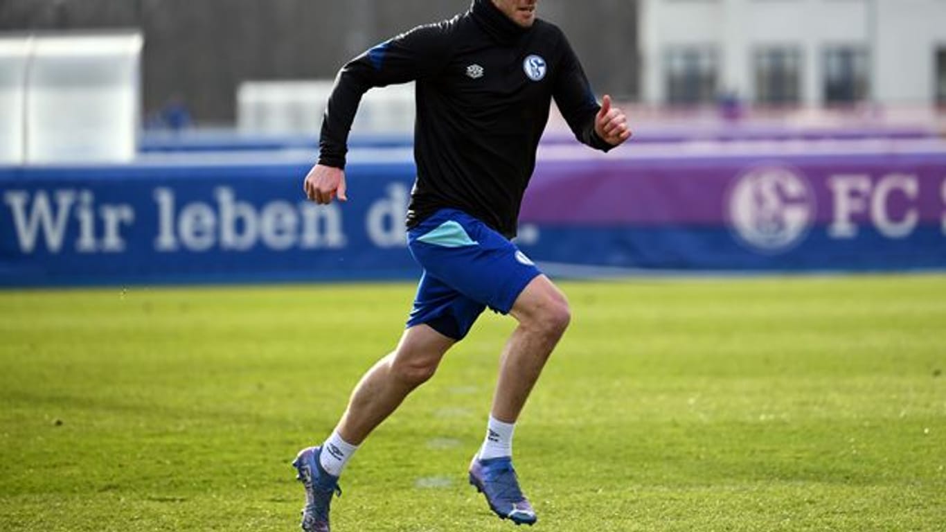 Schalkes Simon Terodde läuft während des Trainings.