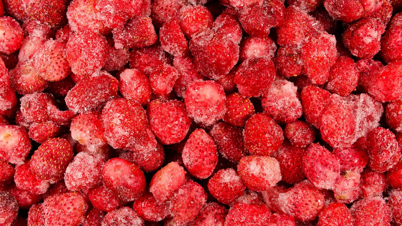 Gefrorene Erdbeeren: Die Früchte lassen sich problemlos einfrieren.