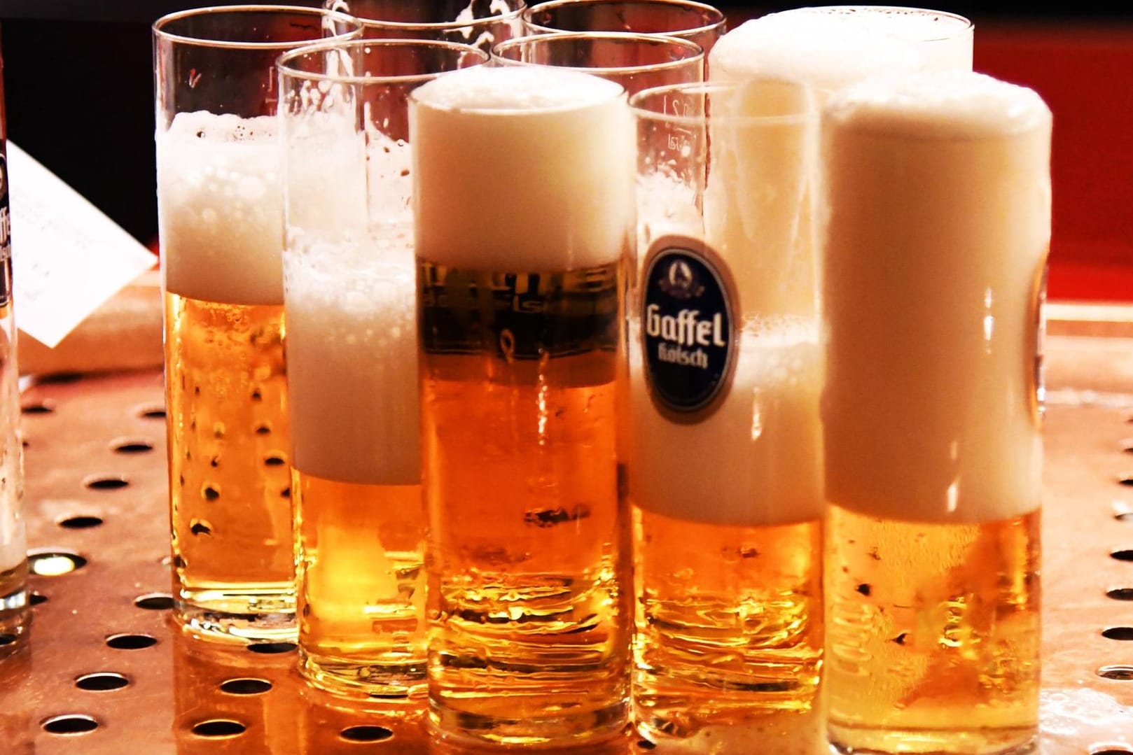 Stangen Kölsch in einem Gaffel-Brauhaus (Symbolbild): Unternehmenschef Becker ist optimistisch. Stangen Kölsch in einem Gaffel-Brauhaus (Symbolbild): Unternehmenschef Becker ist optimistisch.