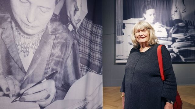 Alice Schwarzer, Autorin und Feministin, in der Ausstellung "Das andere Geschlecht" in Bonn. Alice Schwarzer, Autorin und Feministin, in der Ausstellung "Das andere Geschlecht" in Bonn.
