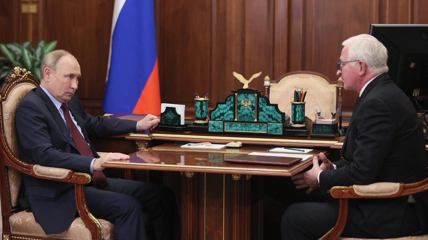 Putin und Alexander Shokhin: Dieses Foto aus dem Kreml soll am Mittwoch aufgenommen worden sein.