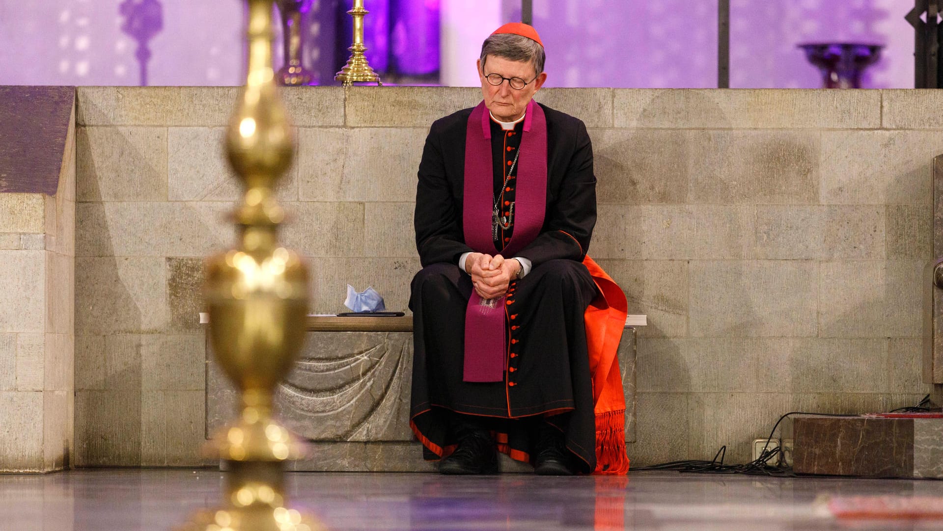 Kardinal Rainer Maria Woelki in der Kölner Basilika St. Aposteln (Symbolbild): Seit vielen Monaten ist der Geistliche umstritten, nicht nur im Erzbistum Köln.