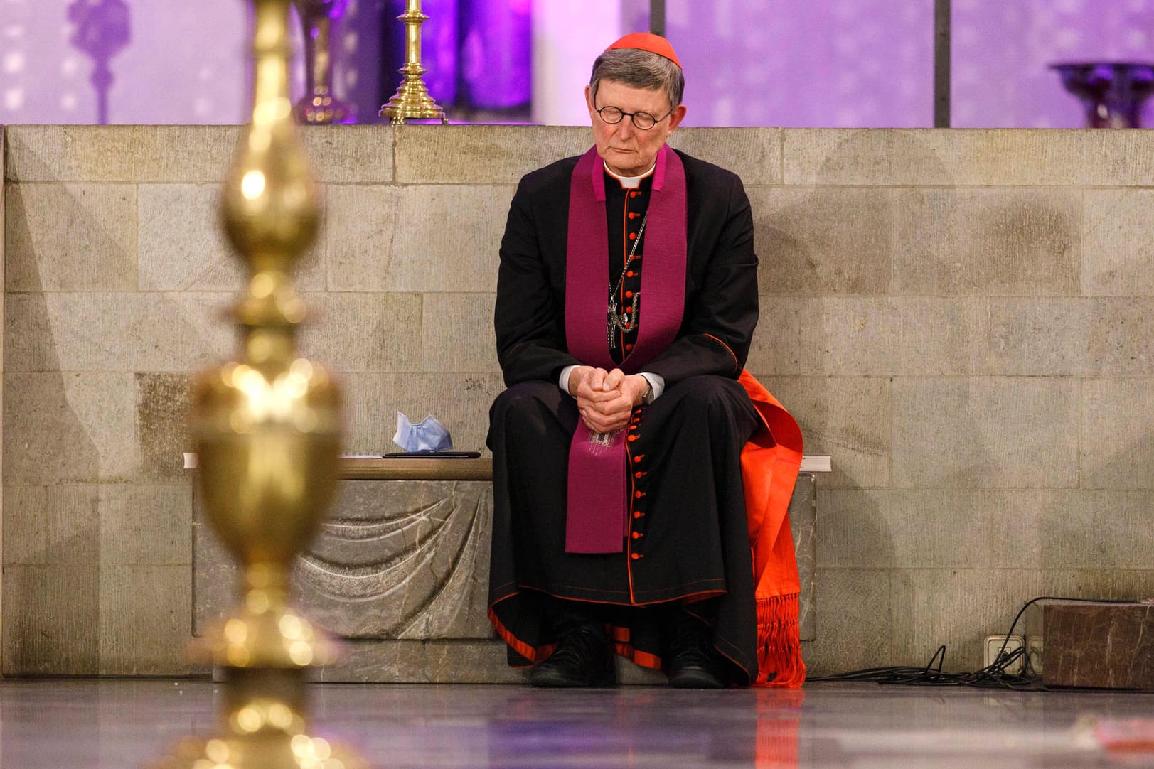 Kardinal Rainer Maria Woelki in der Kölner Basilika St. Aposteln (Symbolbild): Seit vielen Monaten ist der Geistliche umstritten, nicht nur im Erzbistum Köln.