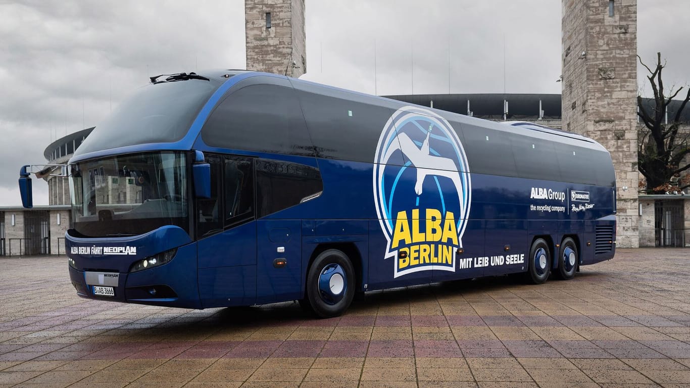Der Alba-Bus: Der Plan sieht vor, mit Spenden an die Grenze zur Ukraine zu fahren und mit Flüchtlingen zurück nach Berlin.
