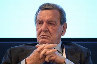 Gerhard Schröder ist zunehmend isoliert (Archivbild).