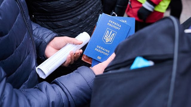 Ukraine-Konflikt - Flüchtlinge kommen in Berlin an