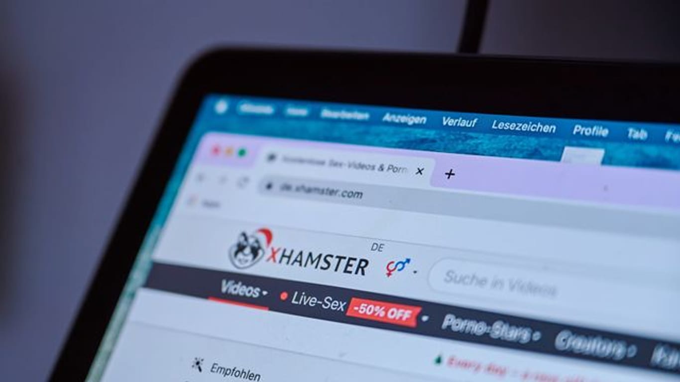 Gegen das reichweitenstarke Pornoportal xHamster wurde eine Netzsperre wegen Missachtung des Kinder- und Jugendschutzes beschlossen.